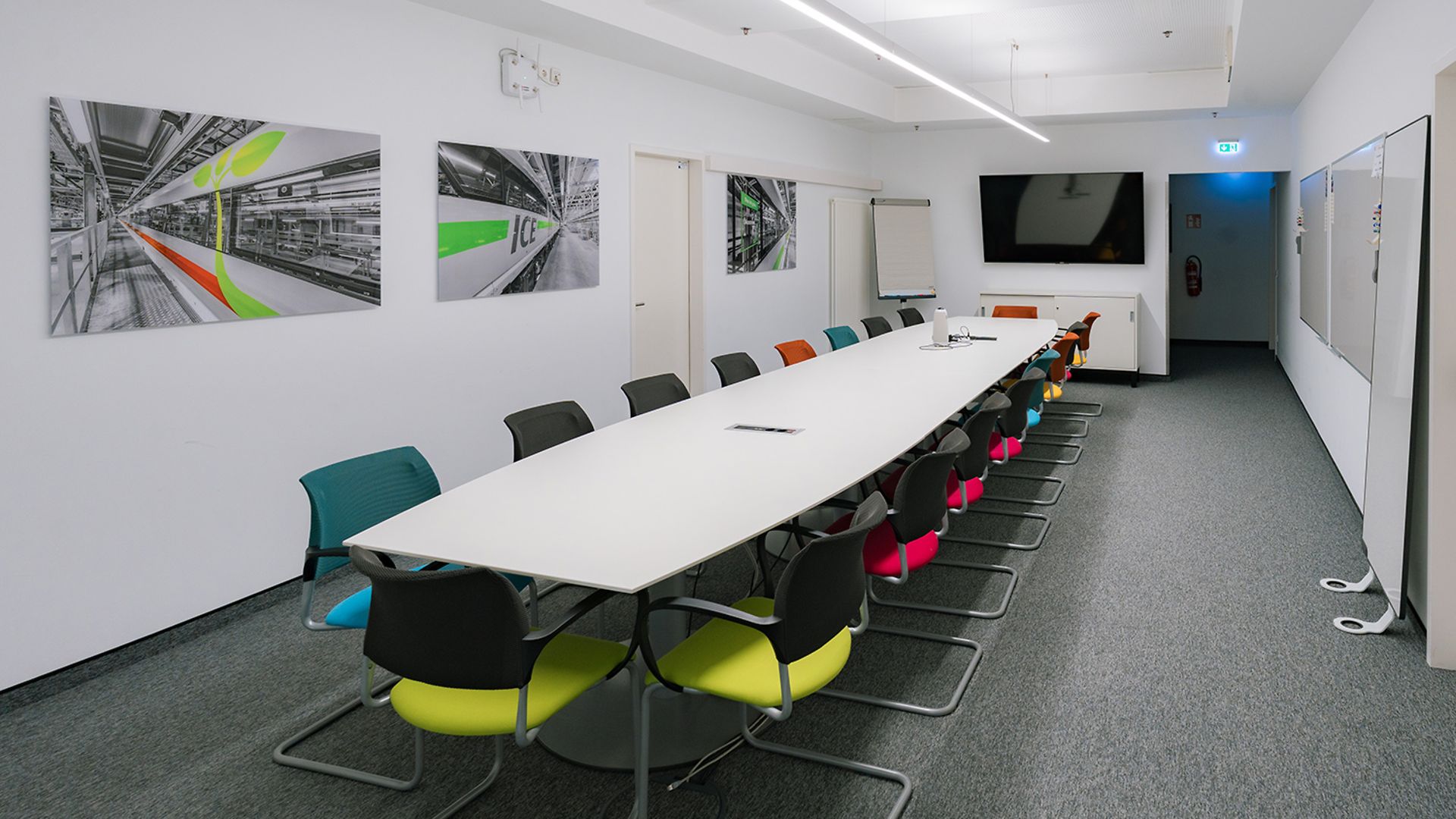 Empty Meeting room Lehrter